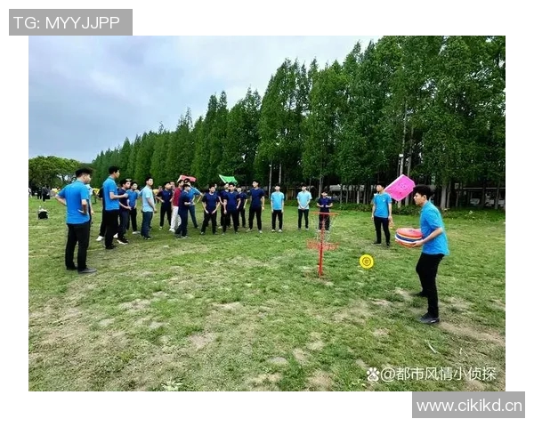 广州飞盘队团队协作引发热议球员间默契与争议的碰撞 广州飞盘队团队协作引发热议球员间默契与争议的碰撞